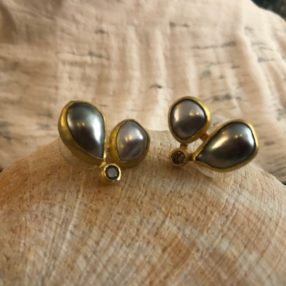 Petra Class gold, diamond and Keshi Pearl Earrings